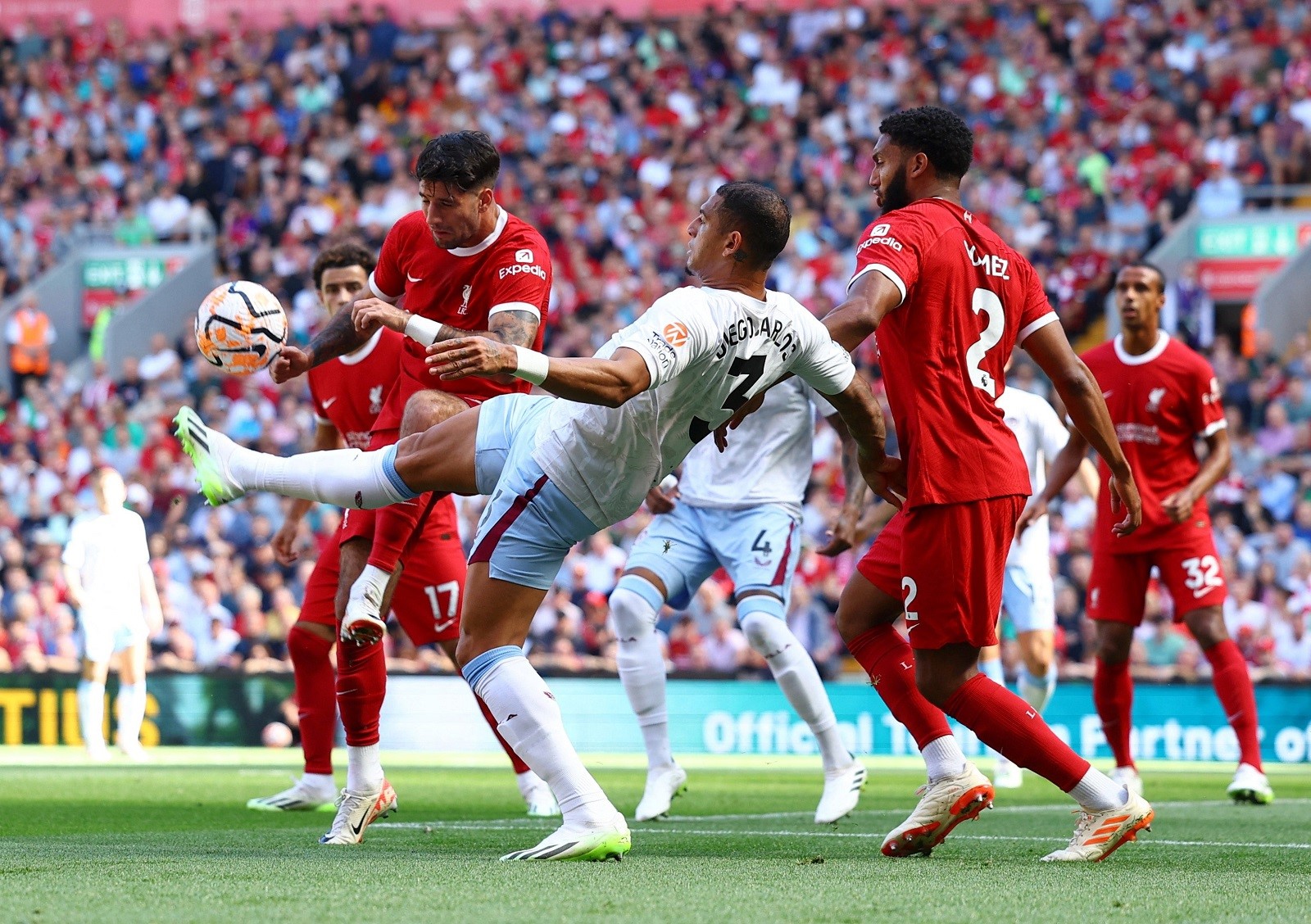 Soi kèo Aston Villa vs Liverpool